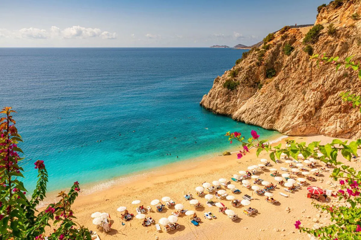 Alanya vai Bodrum: Kumpi Turkin rannikkokaupunki sopii lomatyyliisi?