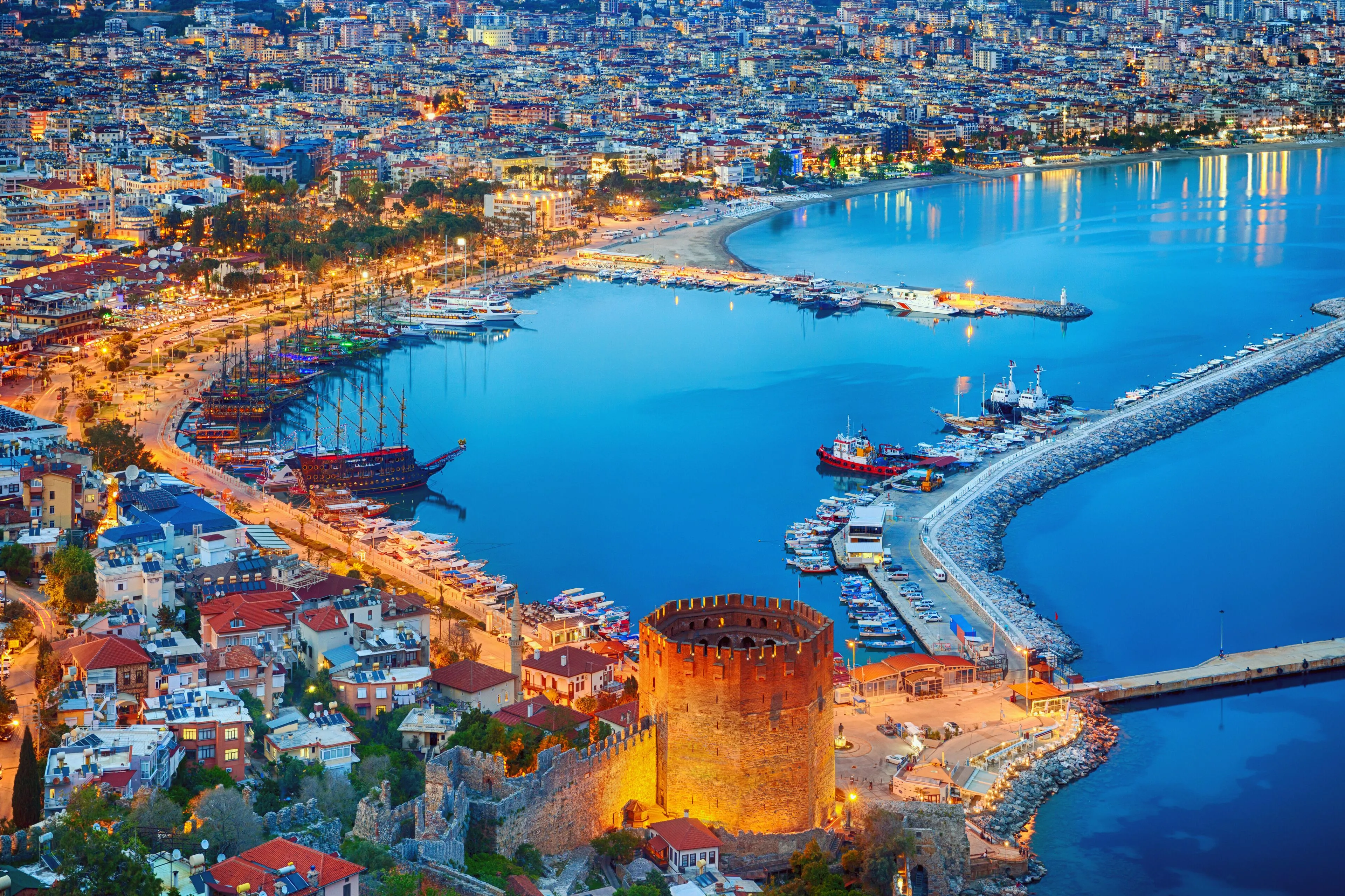 Alanya huhtikuussa 2026: Sää ja paikalliset festivaalit